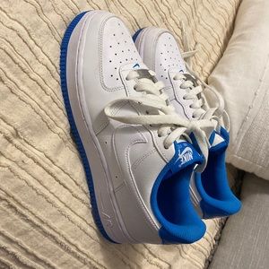 Nike Air, size 6.5 men’s size 8 in women’s